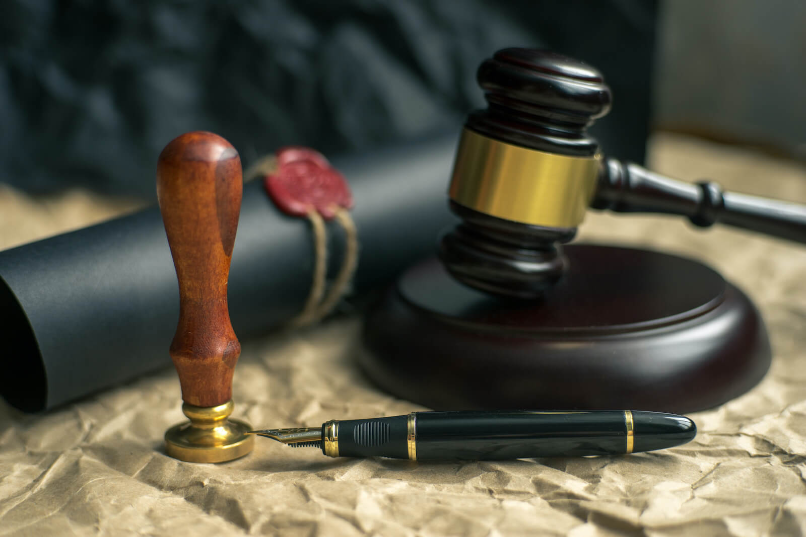 Testament ojca z zapisem wszystkiego dla siostry a zachowek dla pozostałych