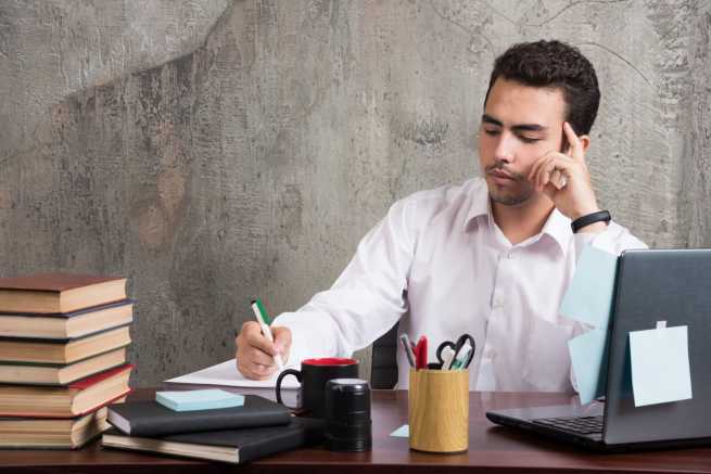 Konkubina, po śmierci ojca wypłaciła pieniądze z konta i sprzedała samochód, co zrobić?