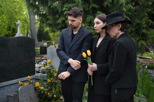 Przekazanie spadku po ojcu mamie, dokumenty i formalności przy dziale spadku