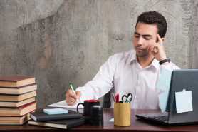 Konkubina, po śmierci ojca wypłaciła pieniądze z konta i sprzedała samochód, co zrobić?